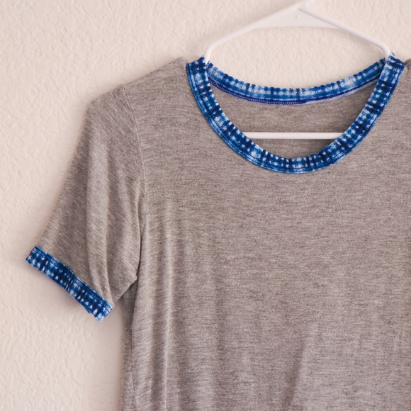 Simple Tee - Picture 2 of 3